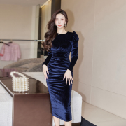 高级丝绒连衣裙女2022年秋冬长袖打底气质高端修身显瘦一步裙