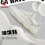 中国乔丹板鞋女2024春季休闲百搭波浪鞋厚底增高面包鞋运动鞋