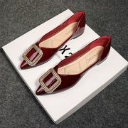 红色新娘婚鞋平跟秀禾鞋，方扣尖头浅口软底，舒适职业单鞋大码女鞋子
