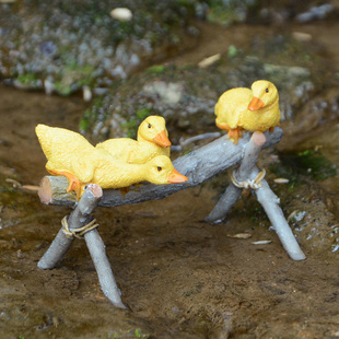 创意小黄鸭子摆件可爱树脂仿真动物，微景观假山花盆盆栽装饰情人节