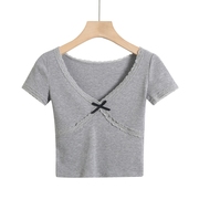 2024夏季绝美小衫设计感小众短款T恤灰色蕾丝拼接V领针织上衣