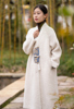 汀素秋冬新中式羊羔毛外套(毛外套，)长款复古白色，v领防皮毛一体长款大衣