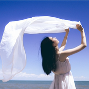 海边旅行拍照穿搭配丝巾仙仙纯白色，超大纱巾长披肩沙漠度假红围巾
