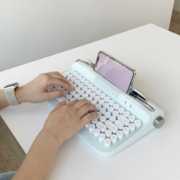 小红书韩国actto蓝牙平板，电脑外接键盘，笔记本手机无线复古打字机