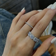 银饰戒指密镶锆石戒指，女生素圈简约轻奢风，指环闭口精美生日礼物