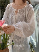 韩版慵懒蕾丝开衫白外套(白外套)立体花朵，绣花衬衫女春夏设计感长袖娃娃衫