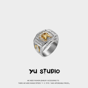 yustudio欧美说唱hiphop嘻哈，金色马头镶钻钛钢，戒指男士复古手指环
