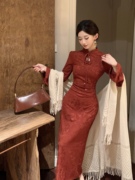 新中式复古暗花纹酒红色改良旗袍女订婚过年日常气质修身连衣裙