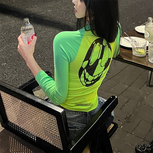 梵文足球涂鸦印花绿色撞色七分袖T恤女春秋修身弹力短裤性感上衣