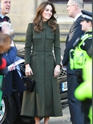 凯特王妃同款大衣2024年春立领英伦，风绿色通勤扣中长款风衣外套女