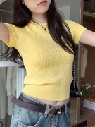 设计感麻花奶黄色短袖针织衫，女2024春夏高腰紧身时尚体恤上衣