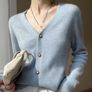 女装衣依阿玛施2024春秋时尚设计感v领休闲显瘦减龄羊绒开衫