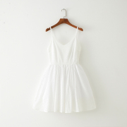 法式欧美小清新刺绣，白色显瘦大裙摆，蓬蓬收腰打底吊带连衣裙新女夏