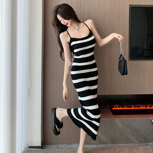 中式国风黑白条纹针织吊带连衣裙女夏季长款打底修身辣妹沙滩裙子