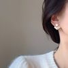 一款两带珍珠花朵，耳钉女纯银小众，设计高级耳饰2024年耳环