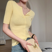 JWUNIQUE 黄色短袖V领针织衫女夏季2023修身显瘦薄款百搭上衣