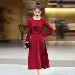 红色丝绒连衣裙女长袖，2024早春高端精致气质，名媛显瘦长袖裙子