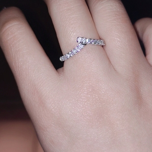 18k白金不对称三角排钻ins风指环，女高碳钻石，戒指食指戒饰品礼物
