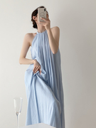 蓝色苎麻连衣裙女夏季法式温柔度假裙子，露肩宽松设计感挂脖长裙