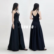 SUN90新中式国风气质黑色连衣裙夏梨型收腰显瘦露背吊带法式长裙