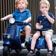 复古儿童电动托车三轮车遥控可坐人男女小孩充电玩具车双人童车