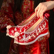 红色汉服鞋子女春季复古低跟流苏配秀禾服婚鞋，中式新娘古装绣花鞋