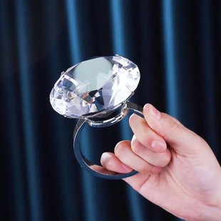 大钻石大戒指创意夸张搞笑情人，节表白求婚道具送女友老婆生日礼物