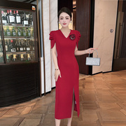气质优雅修身红色礼服裙日常可穿v领包臀，法式名媛春夏短袖连衣裙