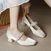 米白色单鞋女粗跟仙女风搭配旗袍伴娘鞋日常可穿玛丽珍方头高跟鞋