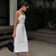 insdoit设计感露背白色吊带裙女2023夏时尚(夏时尚)百搭气质连衣裙