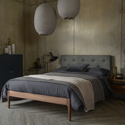 现代简约实木床1.8米轻奢软包设计师家具婚床原木床侘寂风主卧床
