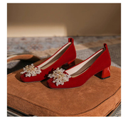 红色秀禾婚纱两穿平底婚鞋新娘鞋，2023低跟不累脚粗跟孕妇可穿