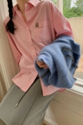 糖不苦定制 口罩熊徽章粉色衬衫宽松韩版设计感慵懒风长袖上衣女