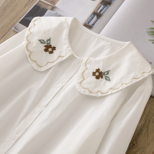 文艺小清新甜美刺绣花朵宽松棉质白色衬衫女长袖，娃娃领衬衣打底衫