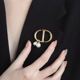 奥米迪奥欧美cd小珍珠胸针高级感小众设计冷淡风2024年饰品