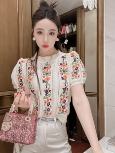 韩系甜美温柔复古刺绣花朵圆领套头针织衫女夏季短袖小众别致上衣