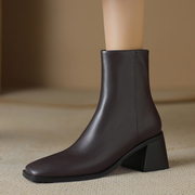 粗跟瘦瘦靴2023年秋冬季欧美棕色牛皮靴子，方头高跟鞋女士短靴