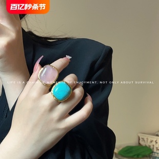 法国小众设计ab粉色水晶戒指女时髦复古金属感夸张绿松石食指戒子