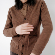 板栗研衣所独立设计美式棕，牦牛绒羊毛，小v领口袋针织打底开衫