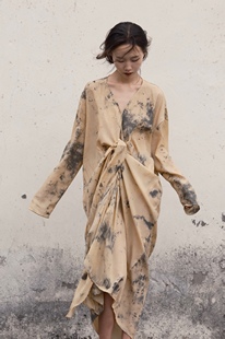 尹太阳(尹太阳)原创新中式炒色棉麻文艺复古斑驳做旧墨点不规则衬衫裙