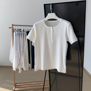 纯色t恤女夏季2022短袖，设计感小众，白色正肩螺纹纽扣别致上衣
