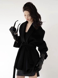 韩系千金毛领拼接设计感毛呢夹棉外套，女冬季小香风，黑色呢子大衣潮