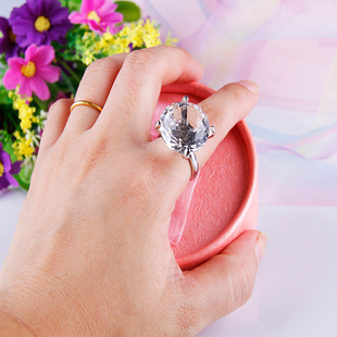 水晶超大钻戒玩具仿真假儿童钻石戒指道具求婚搞怪告白情人节礼物