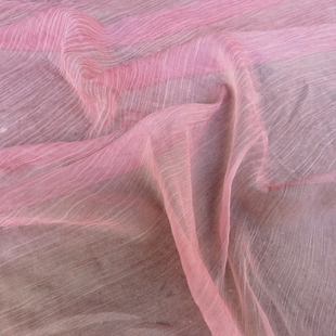 桃红色半透明潮丝绉雪纺提花布料，夏季薄款连衣裙，衬衫时装轻透面