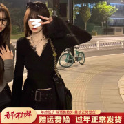 黑色深v领收腰修身蕾丝辣妹短款上衣女2024早春内搭打底衫T恤