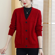 红色毛衣开衫女时尚，洋气减龄中年妈妈秋装，2023年大码针织外套
