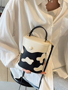 小众独特创意设计包包2024女包时尚洋气百搭斜挎包手提水桶包