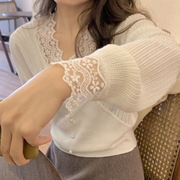 白色蕾丝v领针织衫女2023秋冬镂空长袖上衣设计感短款打底衫