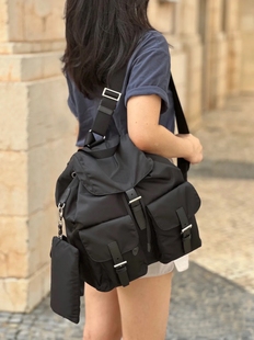 黑色尼龙布双肩(布双肩)包防水(包防水)背包，配小包手提单肩包32-30cm