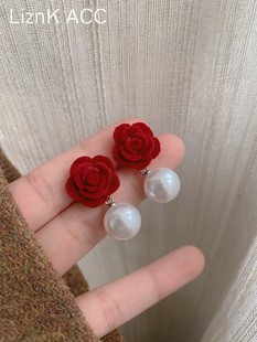 s925银针植绒酒红玫瑰花朵，耳环女复古气质，珍珠耳钉秋冬个性耳饰品